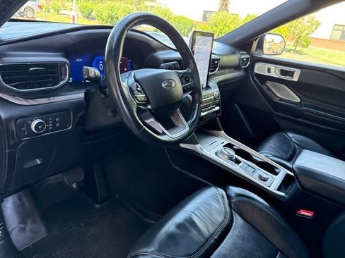 Used 2020 Ford Explorer Platinum w/ Premium Technology Package AWD/4WD image 34