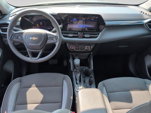 Used 2025 Chevrolet TrailBlazer LT AWD/4WD image 17
