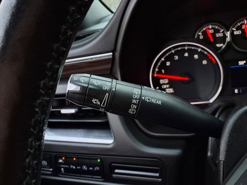 Used 2021 Chevrolet Suburban LT w/ LT Signature Package image 18