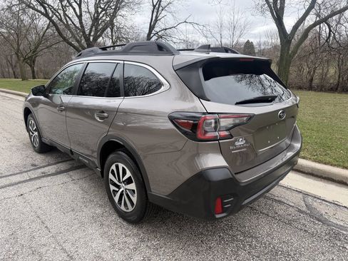 Used 2022 Subaru Outback Premium image 3