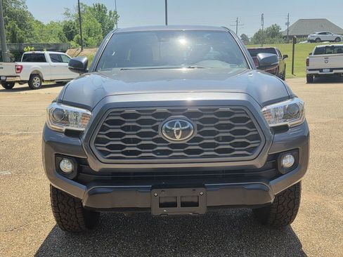 Used 2021 Toyota Tacoma TRD Off-Road w/ Technology Package AWD/4WD image 2