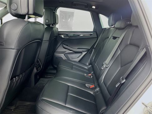 Certified 2025 Porsche Macan image 20