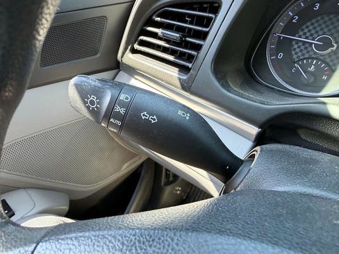 Used 2020 Hyundai Elantra SEL FWD image 21