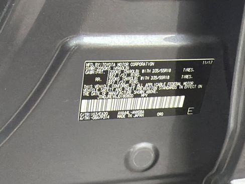 Used 2018 Toyota RAV4 Limited image 30