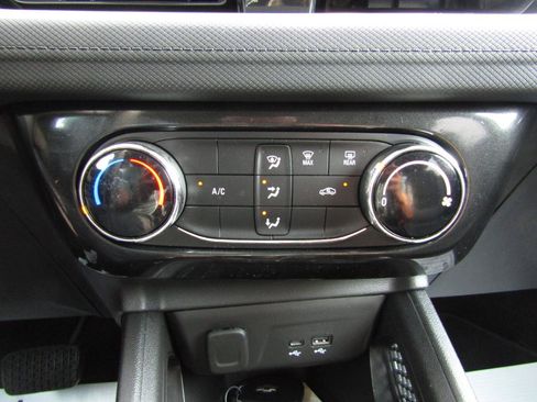 Used 2025 Chevrolet TrailBlazer LT FWD image 16