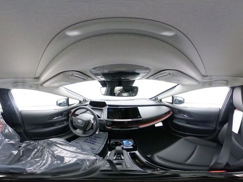 New 2026 Toyota Prius Plug-In Hybrid FWD image 33