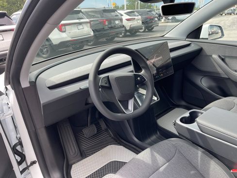 Used 2026 Tesla Model Y 2WD image 11