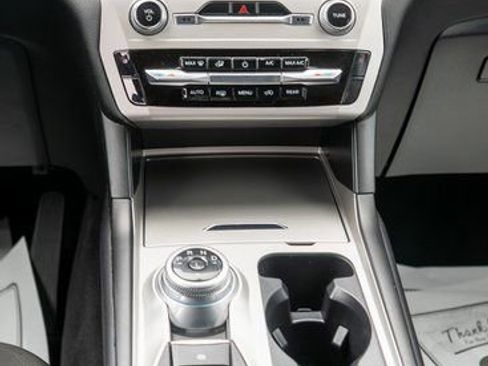 Used 2023 Ford Explorer XLT AWD/4WD image 16