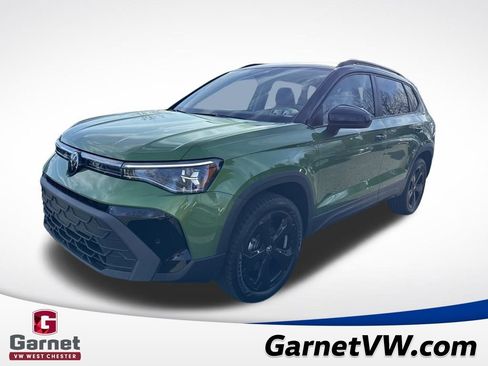 New 2025 Volkswagen Taos SE image 1