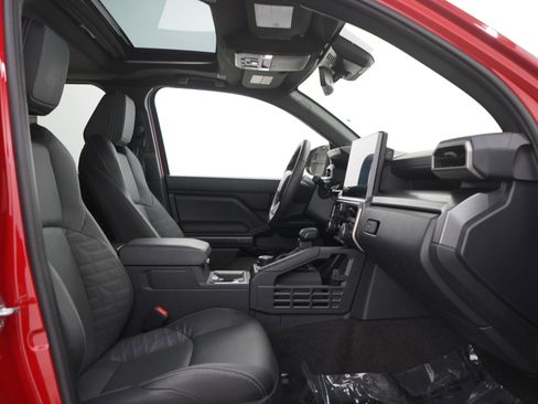 Used 2025 Toyota 4Runner TRD Off-Road Premium AWD/4WD image 13