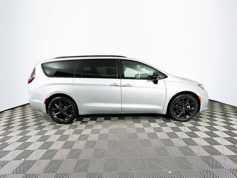 New 2026 Chrysler Pacifica Select w/ S Appearance Package FWD image 10