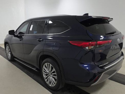 Used 2021 Toyota Highlander Platinum image 2