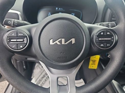 Used 2025 Kia Soul LX w/ LX Technology Package image 12