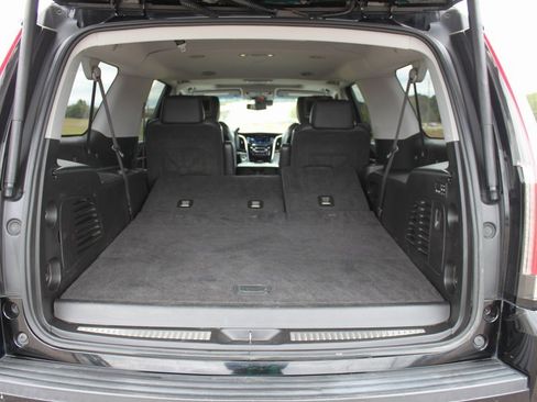 Used 2017 Cadillac Escalade ESV Luxury image 21