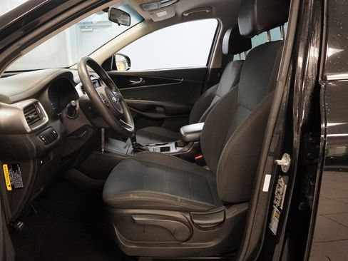 Used 2017 Kia Sorento L image 5