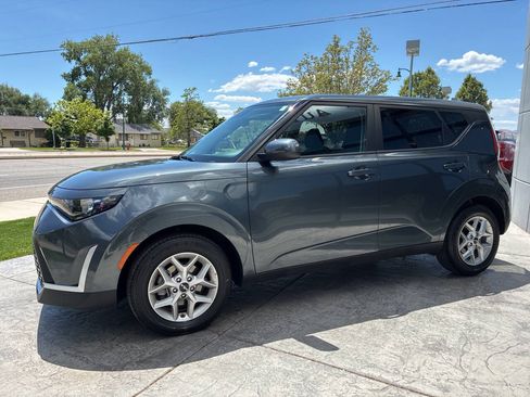 Used 2025 Kia Soul LX w/ LX Technology Package FWD image 4