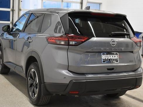 Used 2025 Nissan Rogue SV image 10
