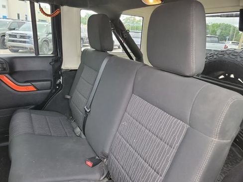Used 2011 Jeep Wrangler Unlimited Sahara w/ Connectivity Group AWD/4WD image 18
