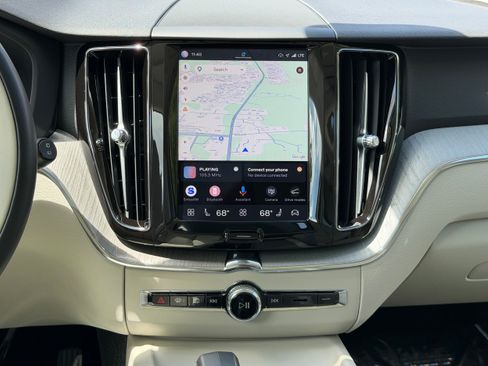 Certified 2024 Volvo XC60 B5 Plus w/ Protection Package Premier AWD/4WD image 15