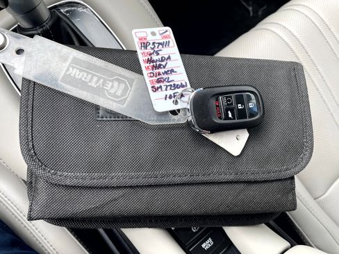 Used 2025 Honda HR-V EX-L image 23