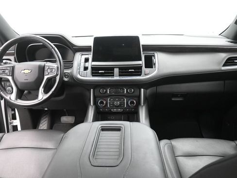 Used 2022 Chevrolet Suburban LT w/ Luxury Package RWD image 14