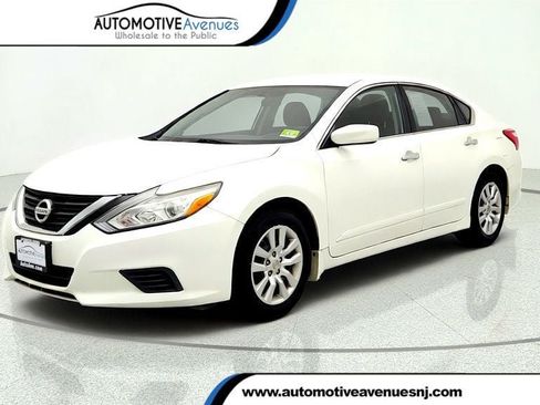 Used 2017 Nissan Altima 2.5 S w/ Power Driver Seat Package FWD image 1