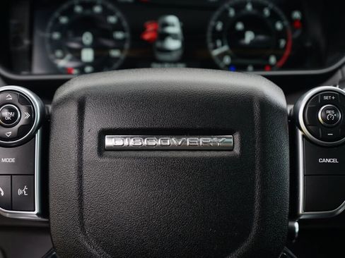Used 2018 Land Rover Discovery HSE image 18