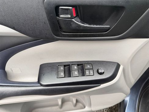Used 2019 Toyota Highlander Plus image 13