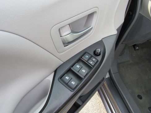 Used 2017 Toyota Sienna LE w/ Outdoor Package image 14