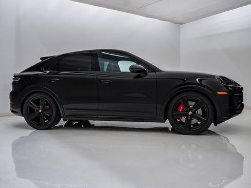 New 2026 Porsche Cayenne GTS AWD/4WD image 9