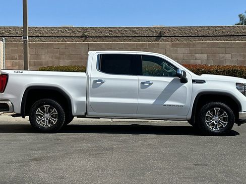 Used 2025 GMC Sierra 1500 SLT AWD/4WD image 3