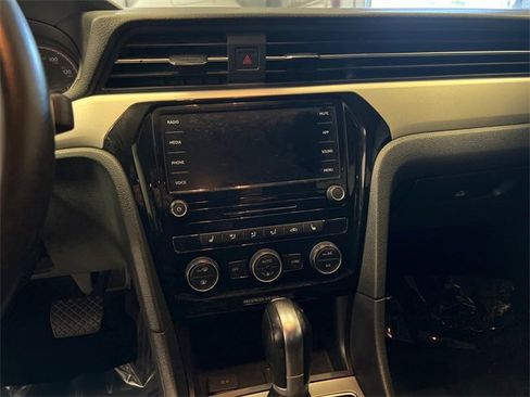 Used 2021 Volkswagen Passat 2.0T SE image 22