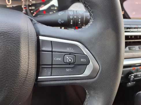 Used 2024 Jeep Compass Latitude AWD/4WD image 16