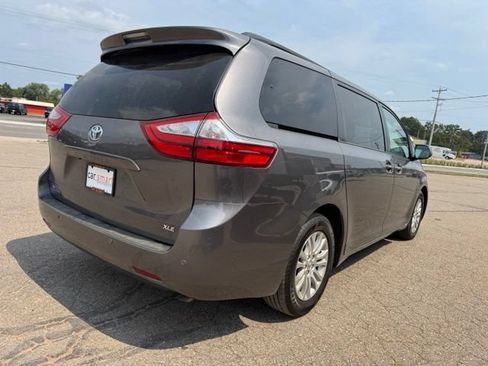 Used 2017 Toyota Sienna XLE w/ XLE Navigation Package FWD image 7