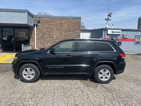 Used 2017 Jeep Grand Cherokee Laredo w/ Quick Order Package 23E image 3
