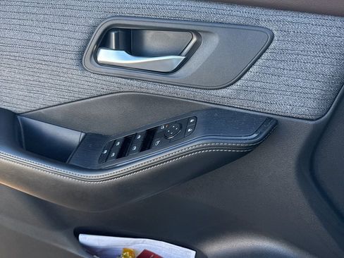 Used 2023 Nissan Rogue SV image 6