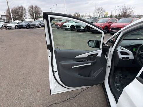 Used 2021 Chevrolet Bolt Premier image 28