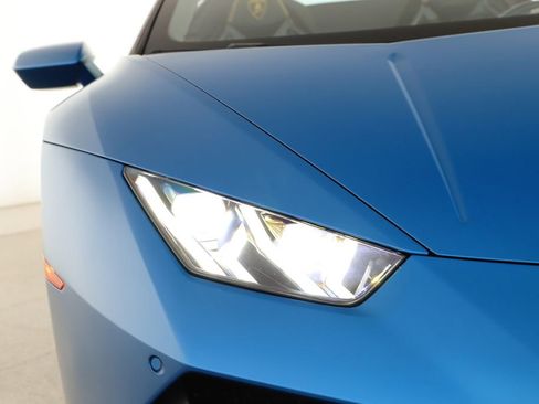 Used 2020 Lamborghini Huracan EVO RWD image 39