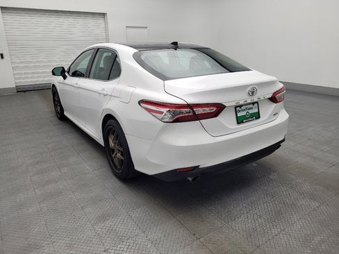 Used 2019 Toyota Camry XLE image 5