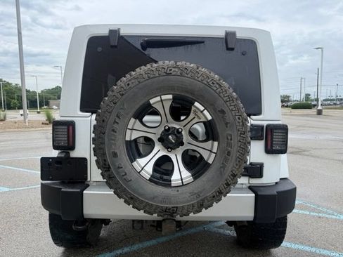 Used 2014 Jeep Wrangler Unlimited Sahara w/ Connectivity Group AWD/4WD image 6