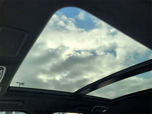 Used 2018 Land Rover Range Rover Sport SVR image 17