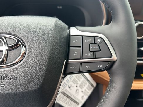New 2026 Toyota Highlander Platinum image 22