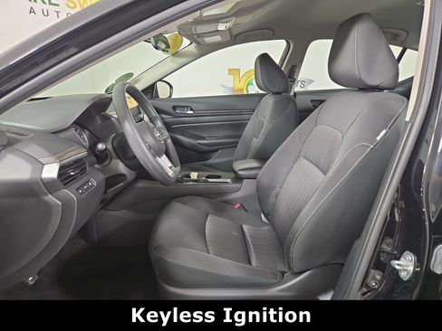 Used 2025 Nissan Altima 2.5 SV FWD image 11