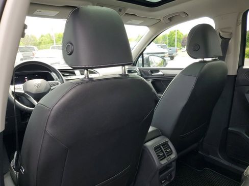 Used 2023 Volkswagen Tiguan SE w/ Panoramic Sunroof Package AWD/4WD image 31