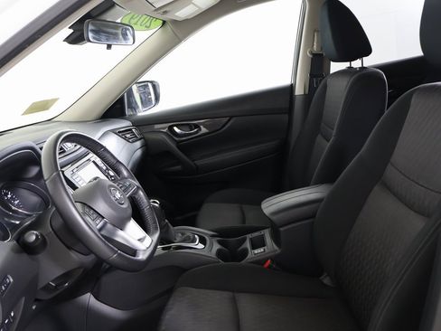 Used 2019 Nissan Rogue SV w/ Premium Package image 15