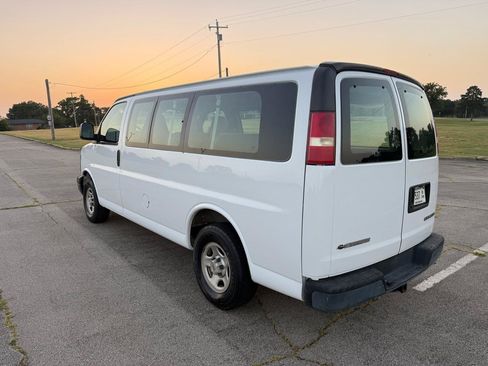 Used 2004 Chevrolet Express 1500 Passenger RWD image 5