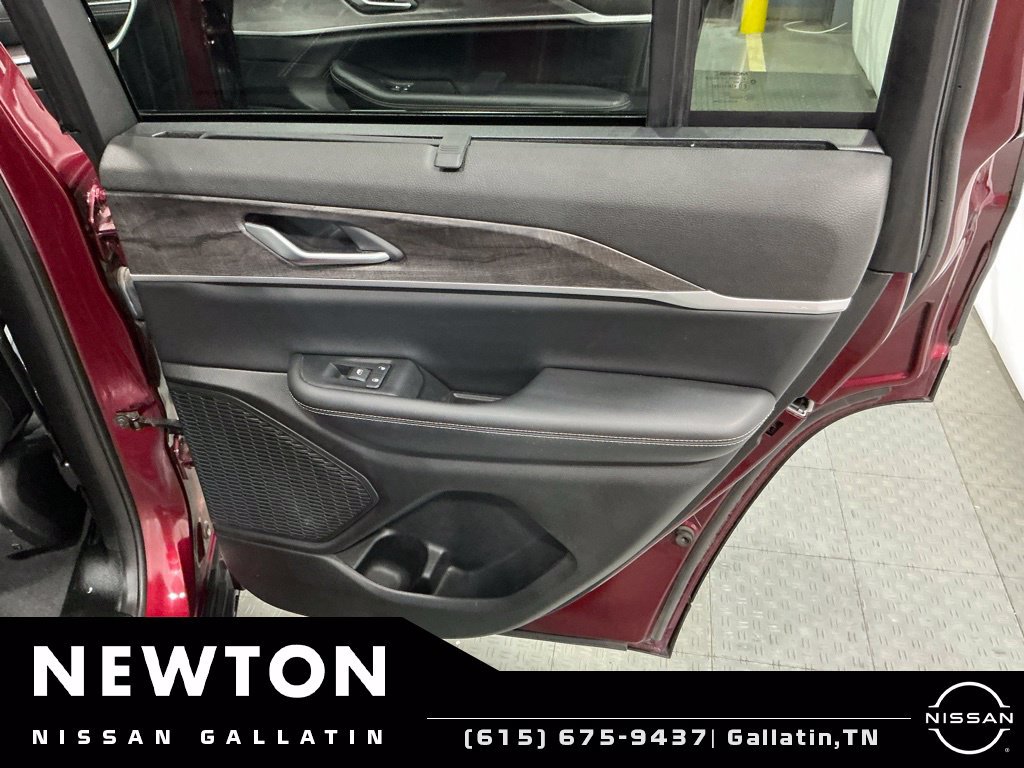 Used 2023 Jeep Grand Cherokee Limited w/ Luxury Tech Group II AWD/4WD image 52