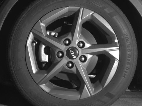 Used 2025 Kia K4 FWD image 12