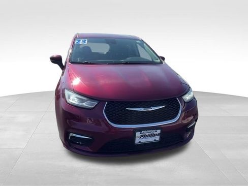 Used 2023 Chrysler Pacifica Touring-L FWD image 8