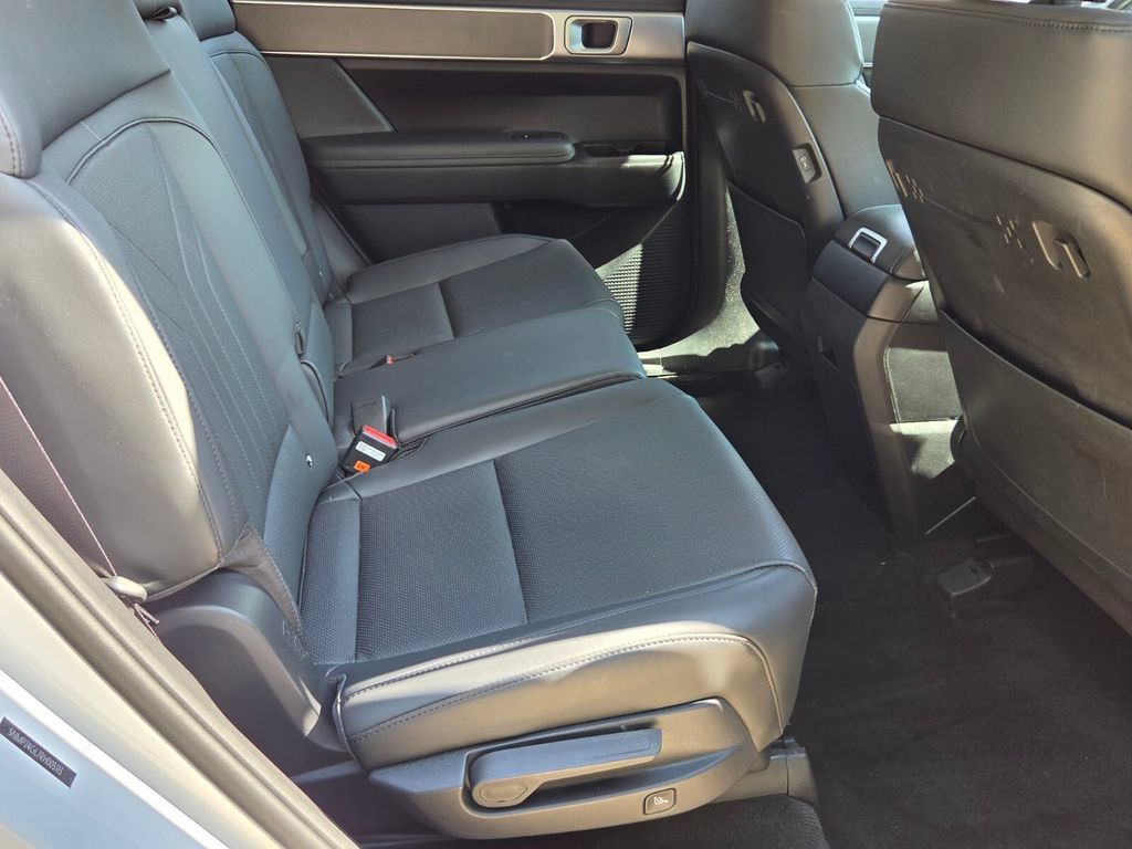 Used 2024 Hyundai Santa Fe SEL FWD image 16